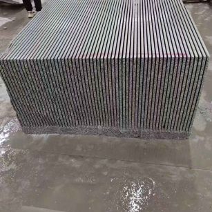 惠州芝麻白毛板荒料切割